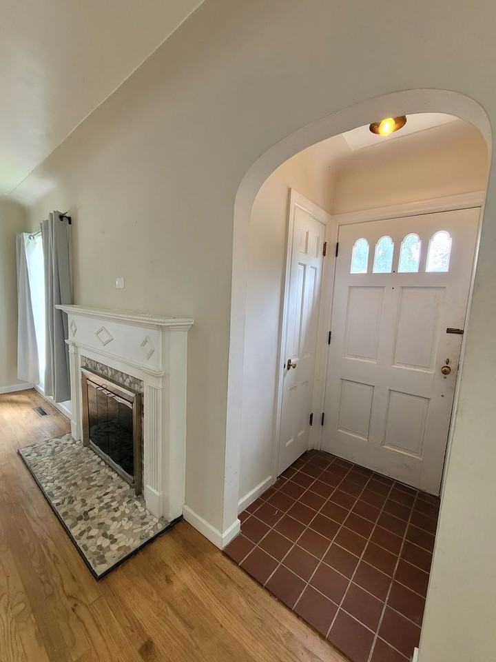 9 Wallinwood Ave Ne - Photo 3 of 15