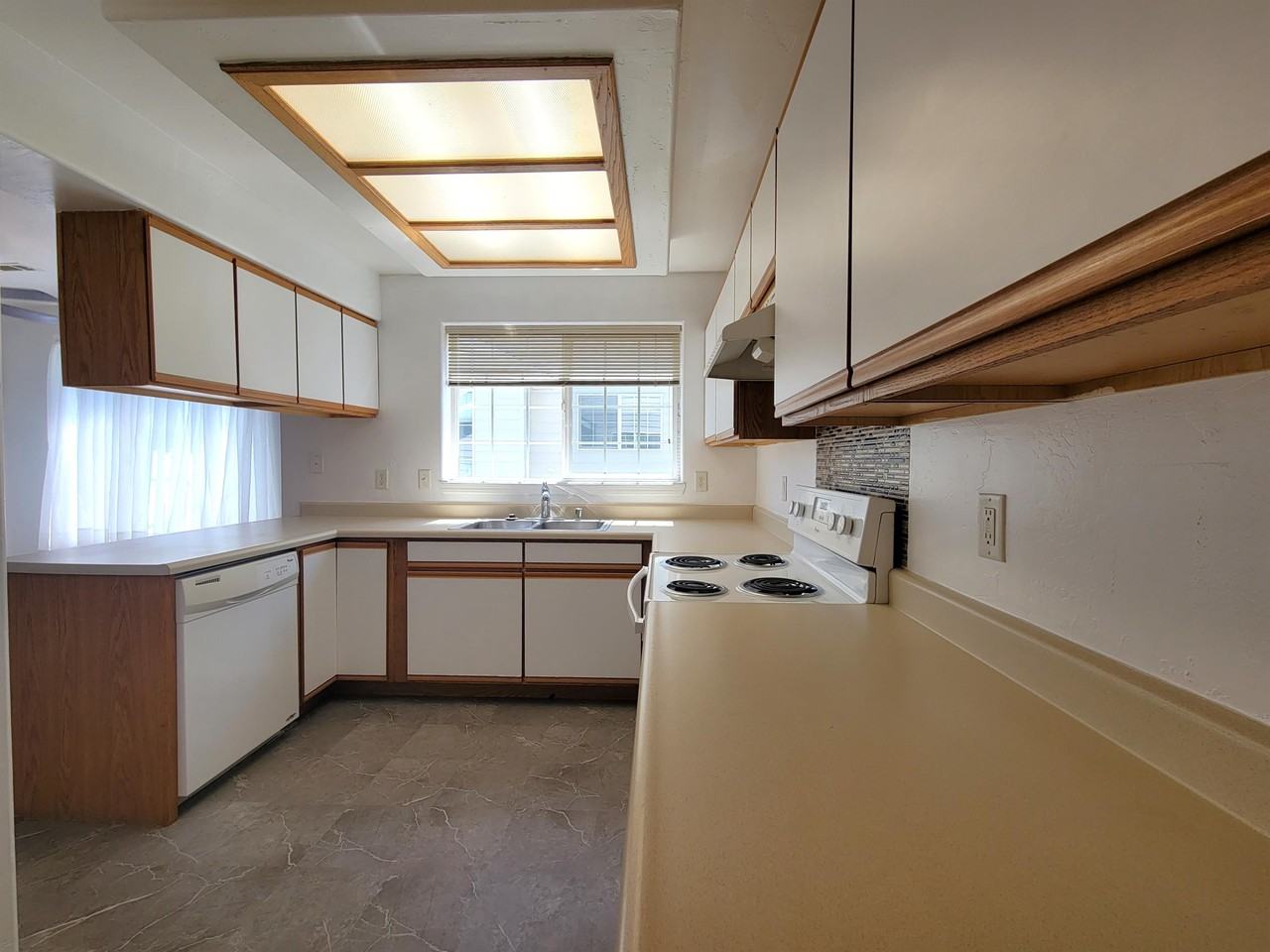 3026 W Villard St #F - Photo 5 of 26