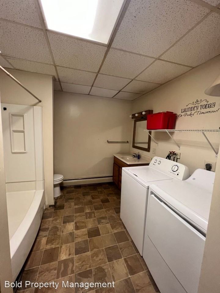 7673  Lancaster Ave - Photo 2 of 9