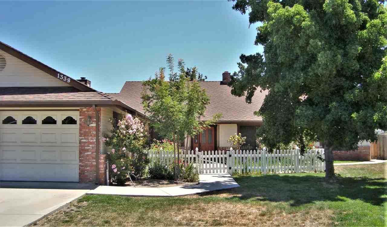 1338 Cheyenne Ln - Photo 2 of 15