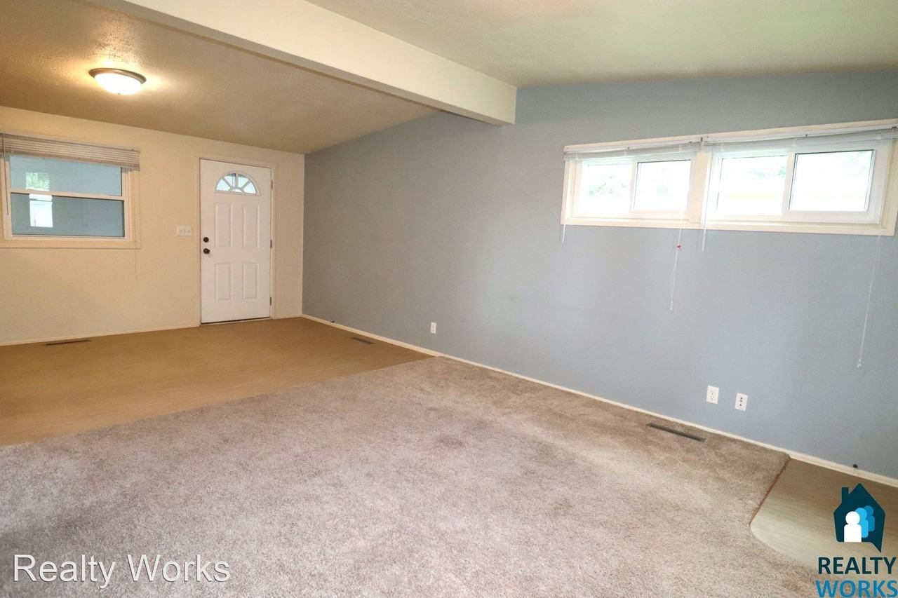 7019 S Eldora Ln - Photo 2 of 12