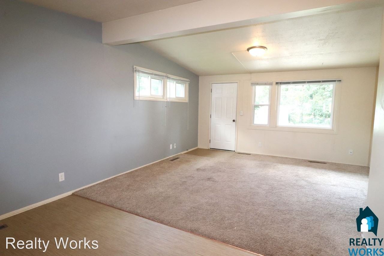 7019 S Eldora Ln - Photo 3 of 12