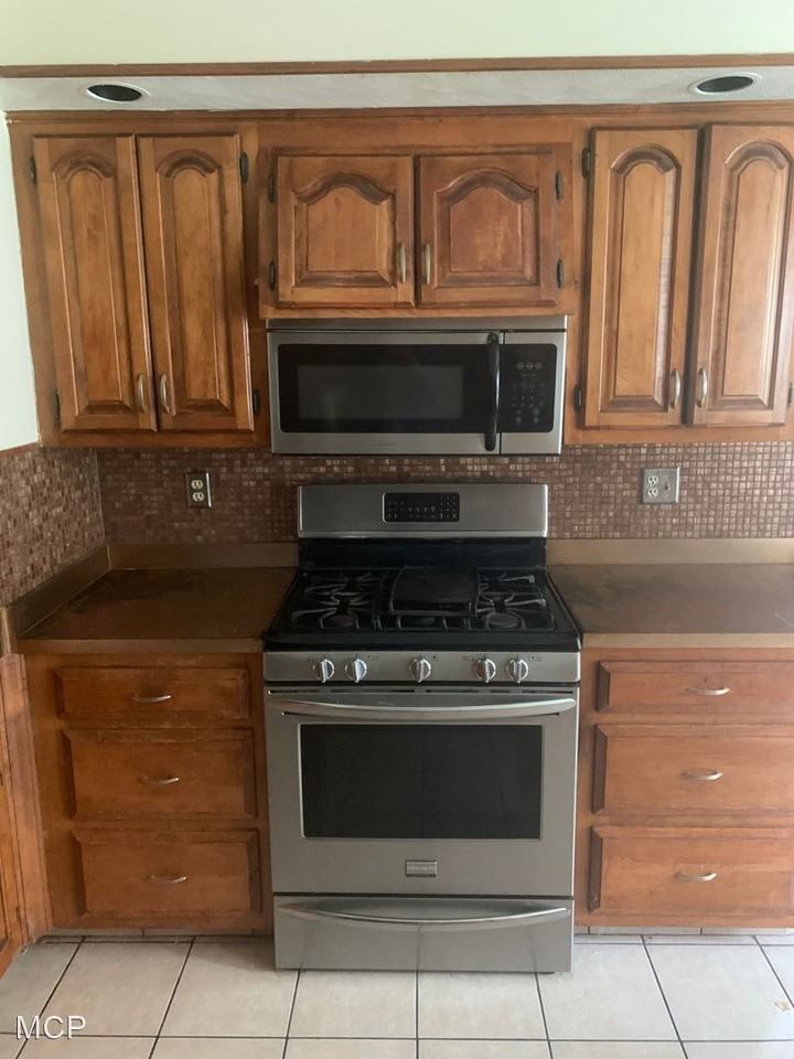 71 - 69 Linden Street - Photo 2 of 15