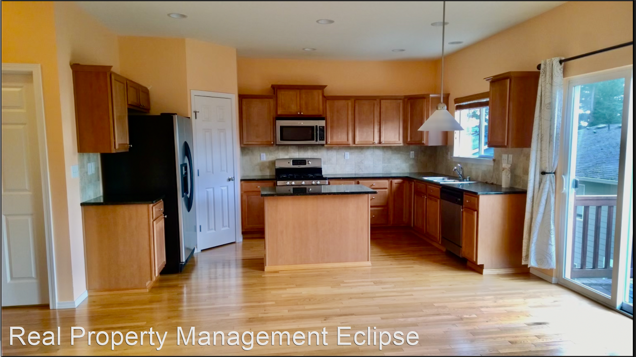 24020 41st Ave Se - Photo 2 of 10