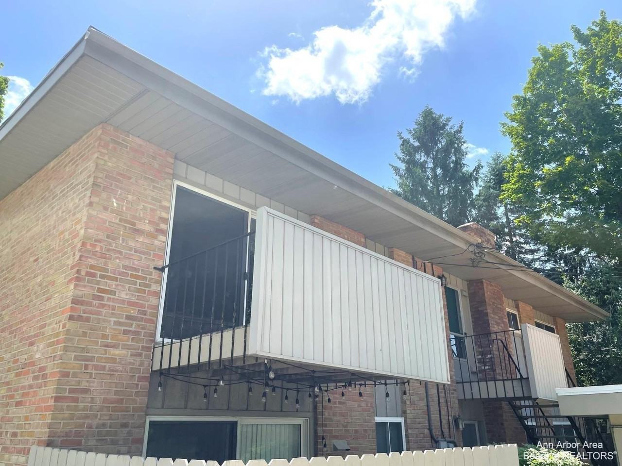 110 Kenwood Ave - Photo 2 of 12