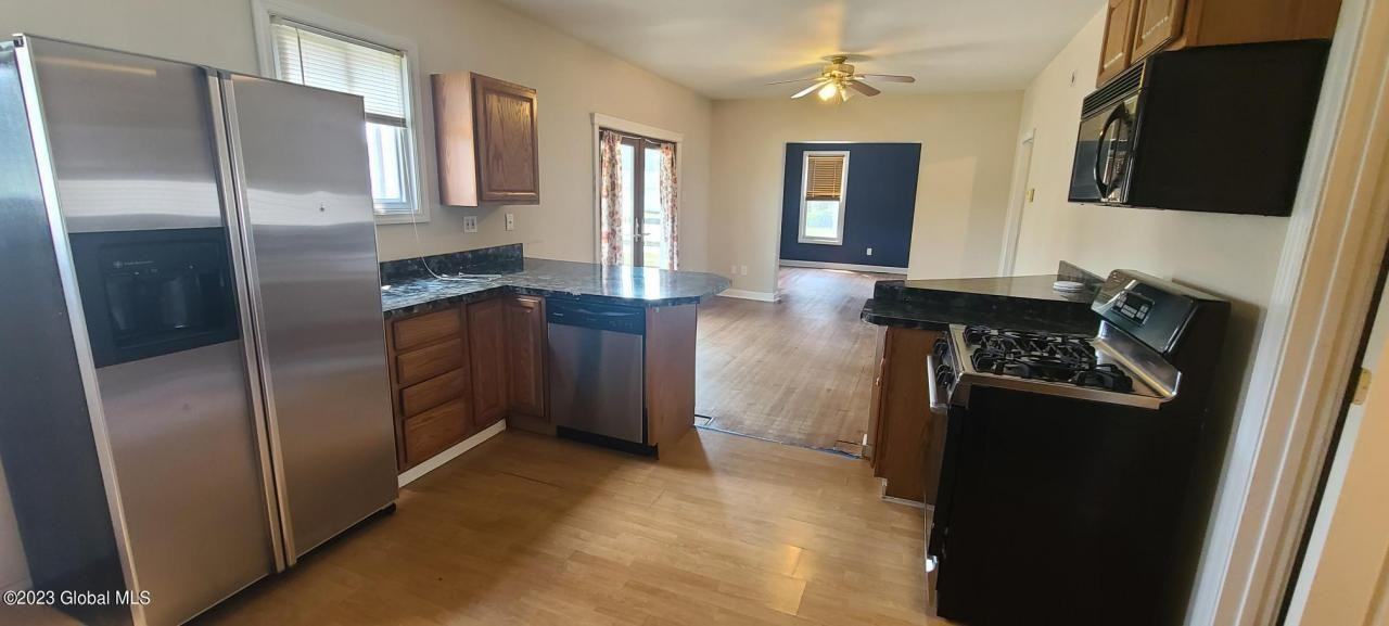 902 Elizabeth St - Photo 3 of 12