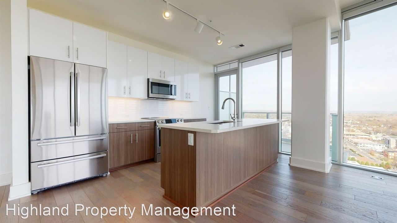 112 N Corcoran St #2101 - Photo 3 of 34
