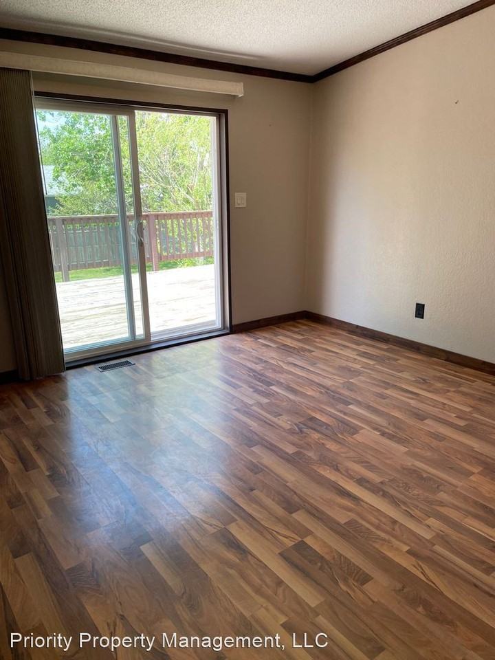 232 Wind River Ave - Photo 3 of 18