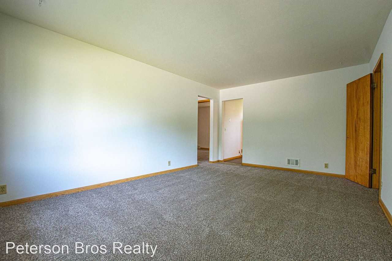 3328 South 82nd Avenue - Photo 2 of 7