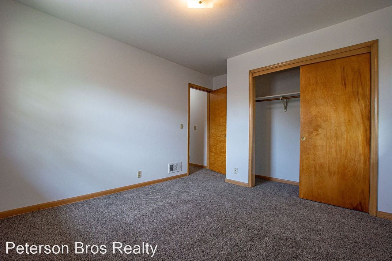 3328 South 82nd Avenue - Photo 3 of 7