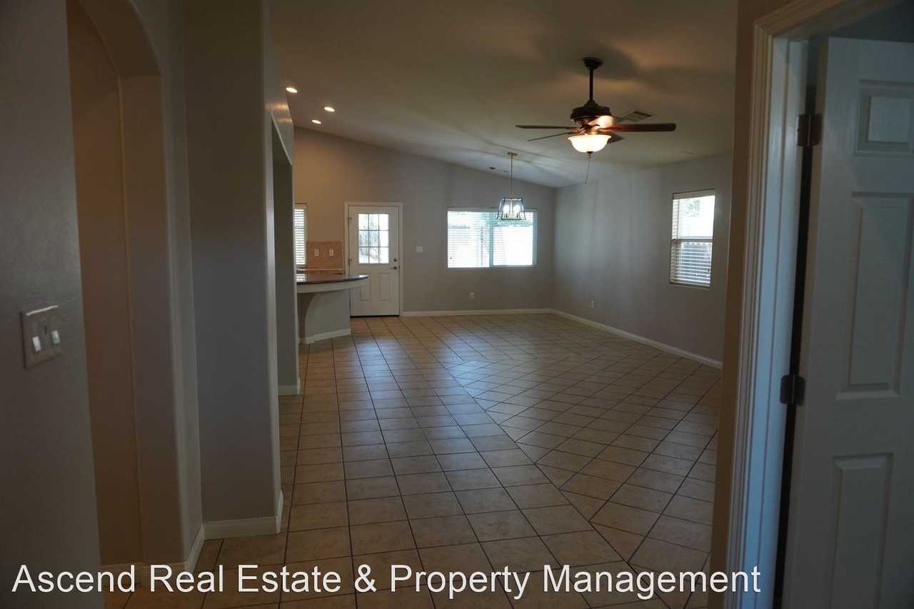 13116 Boyd Lake Dr - Photo 2 of 9