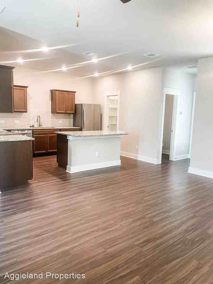2403 Chinook Way - Photo 2 of 11