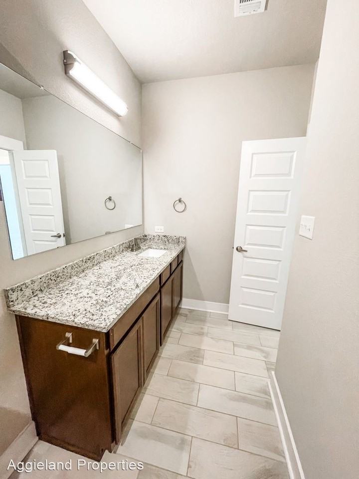 2403 Chinook Way - Photo 3 of 11