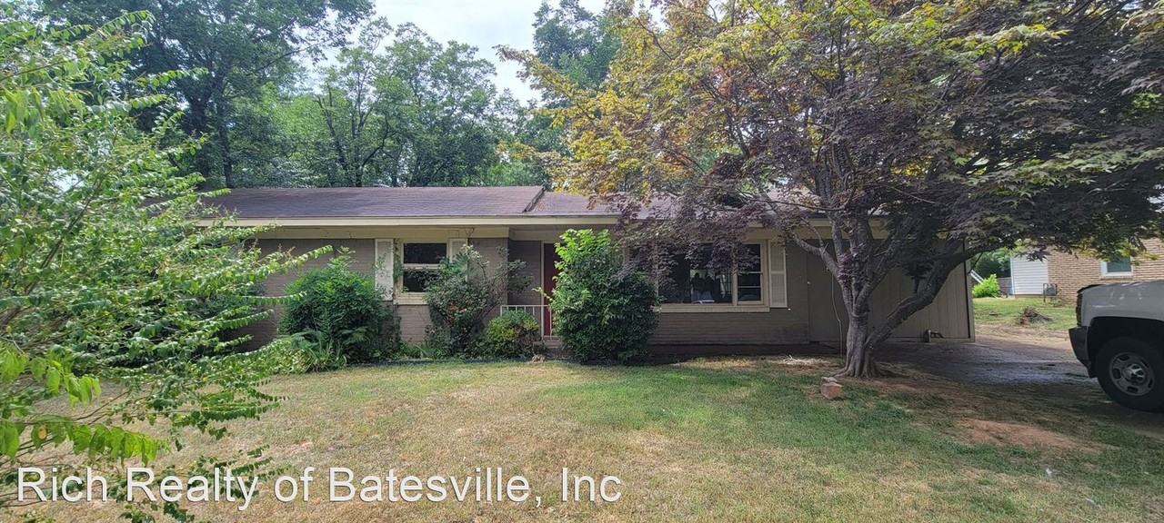 390 23rd St - Photo 2 of 11