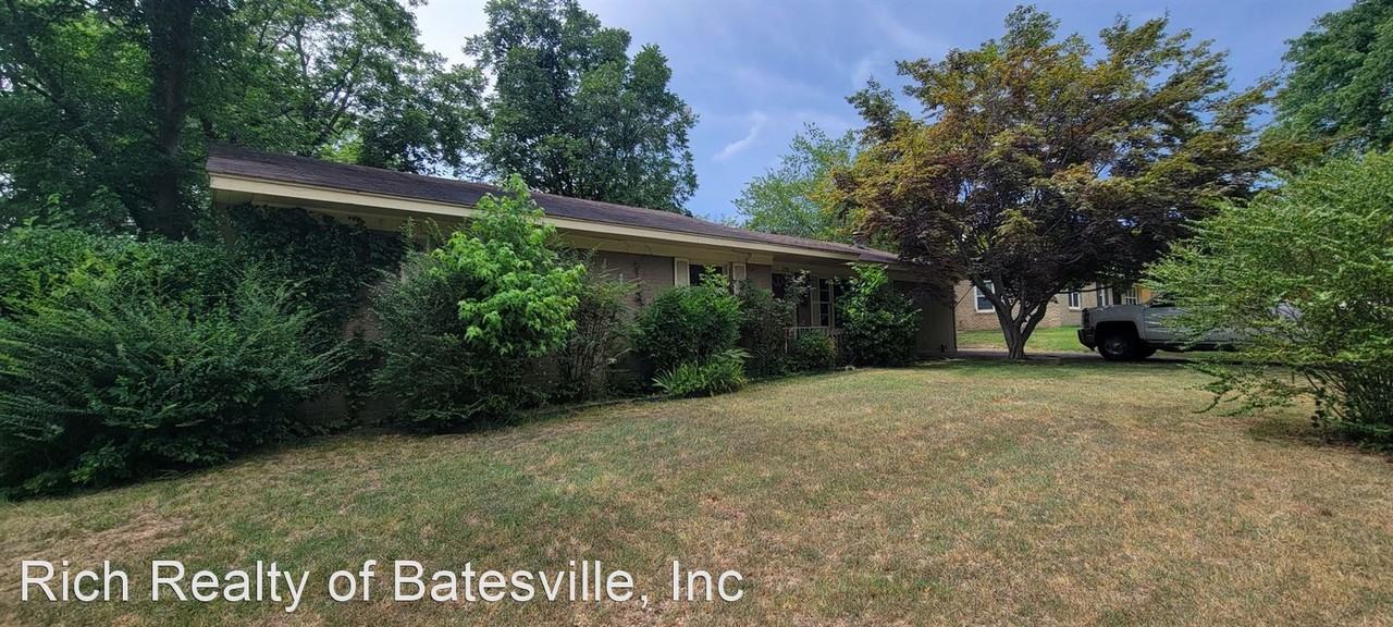 390 23rd St - Photo 3 of 11