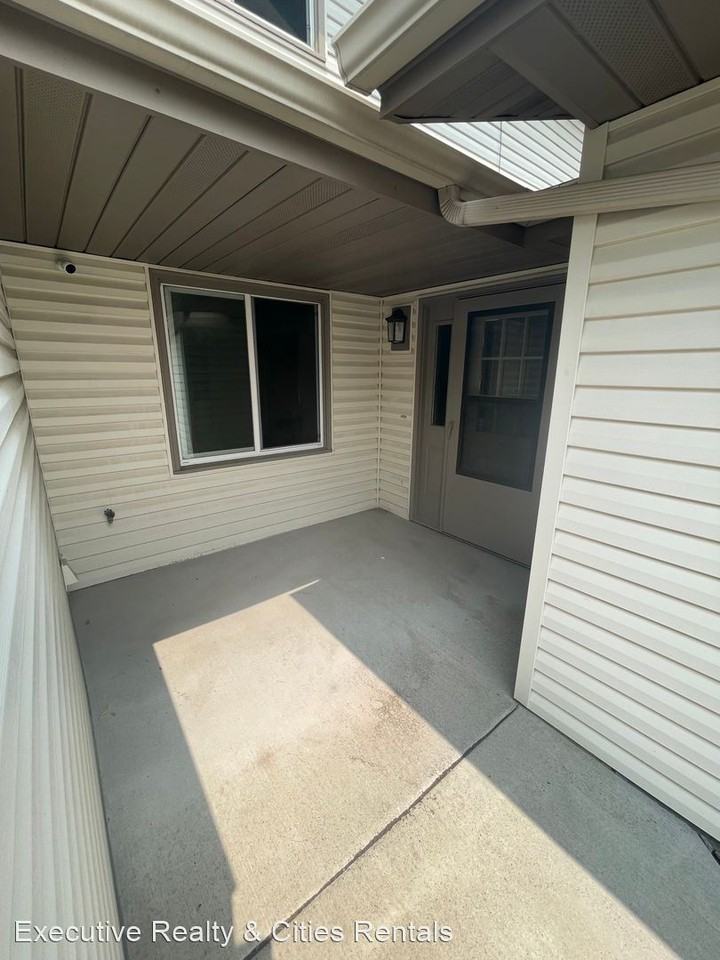 1336 68th Ln N - Photo 2 of 16