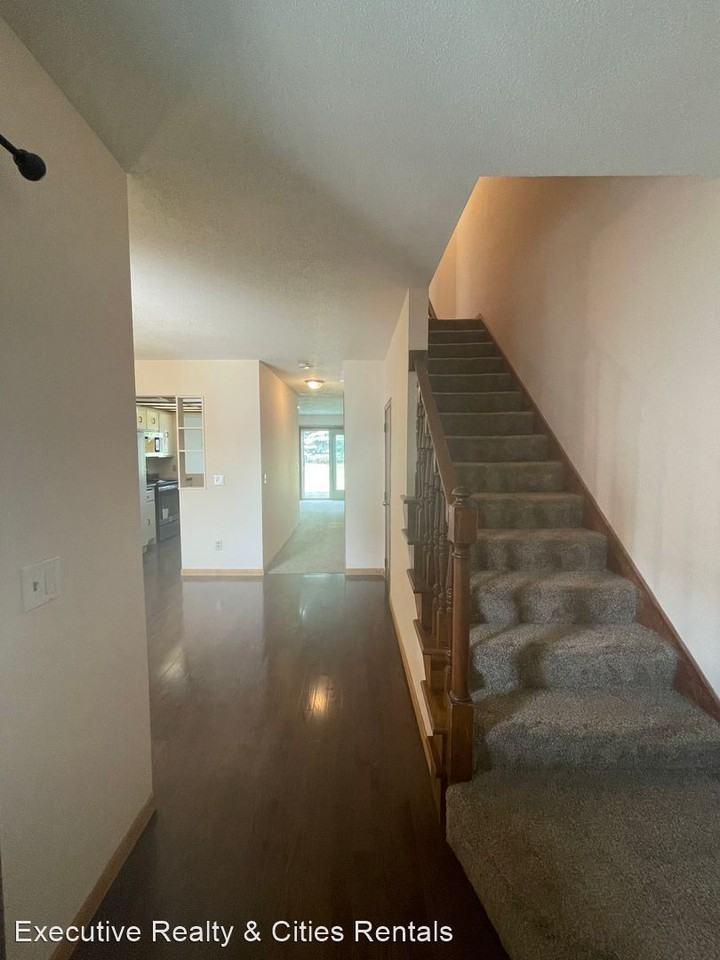 1336 68th Ln N - Photo 3 of 16