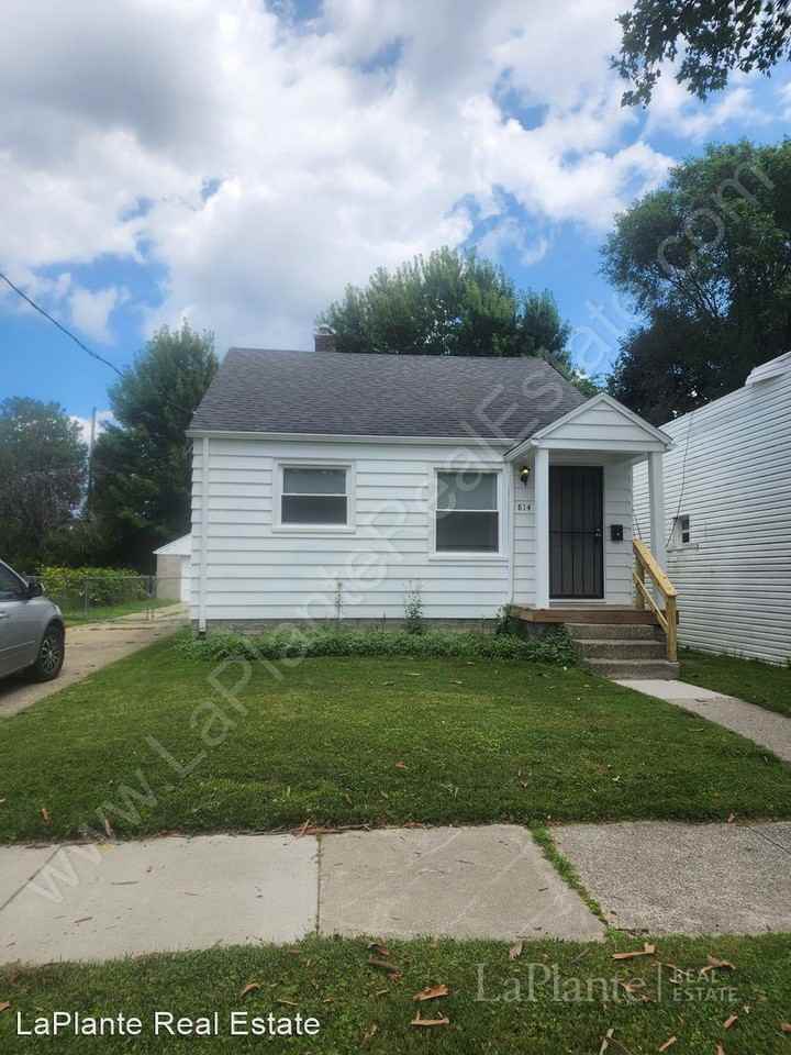 814 Marmion Ave - Photo 2 of 18