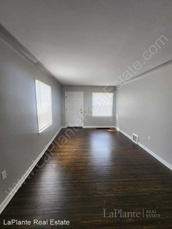 814 Marmion Ave - Photo 3 of 18