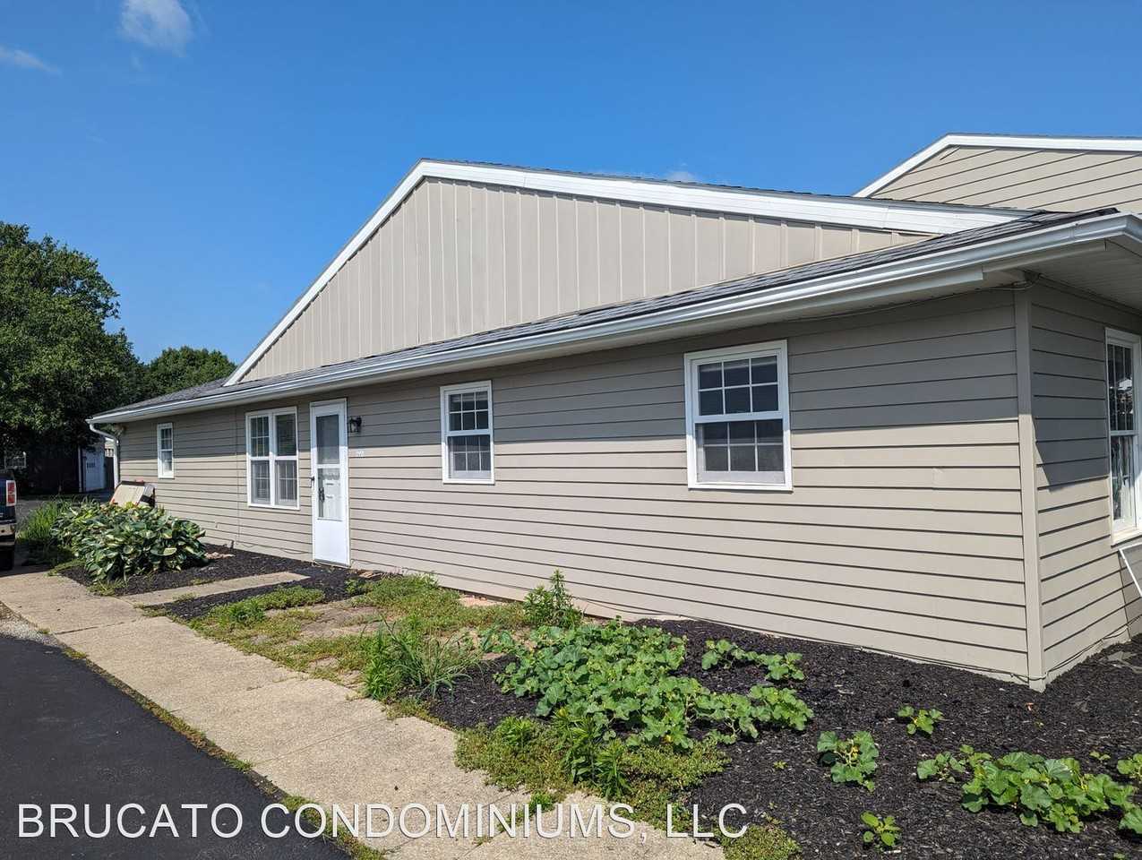 1237 Hillcrest Dr - Photo 2 of 17