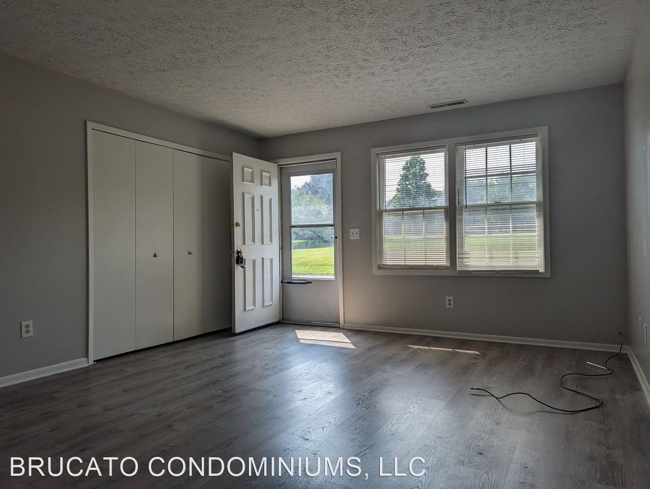 1237 Hillcrest Dr - Photo 3 of 17