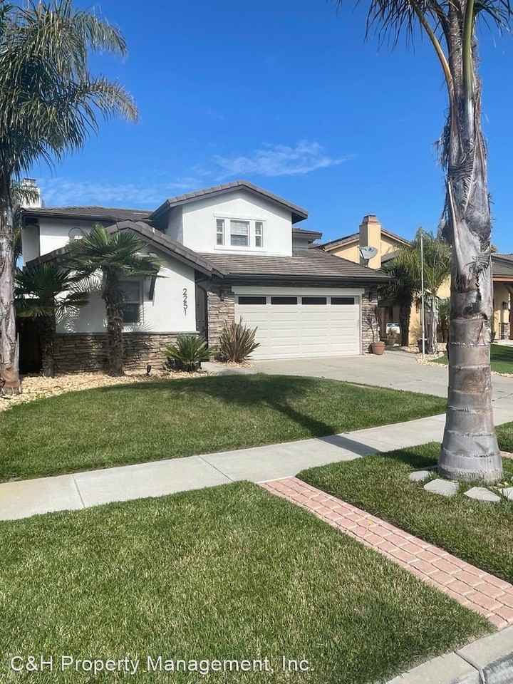 2251 S Nutmeg Ln - Photo 2 of 31