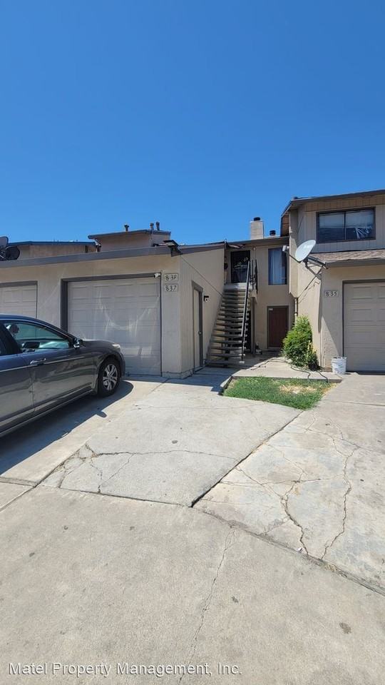 835837839 Dundee Way Apartments in Valley Oak, Stockton, CA 95210