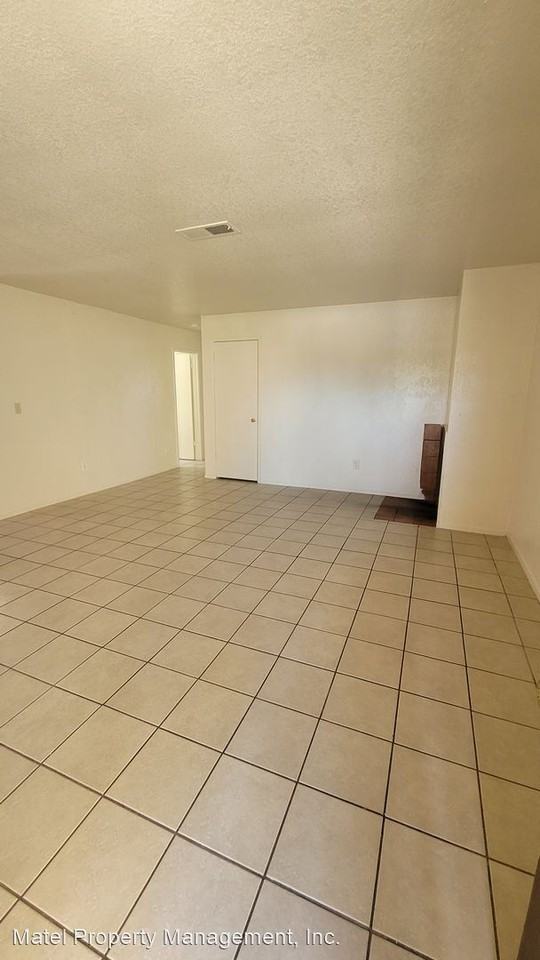835837839 Dundee Way Apartments in Valley Oak, Stockton, CA 95210