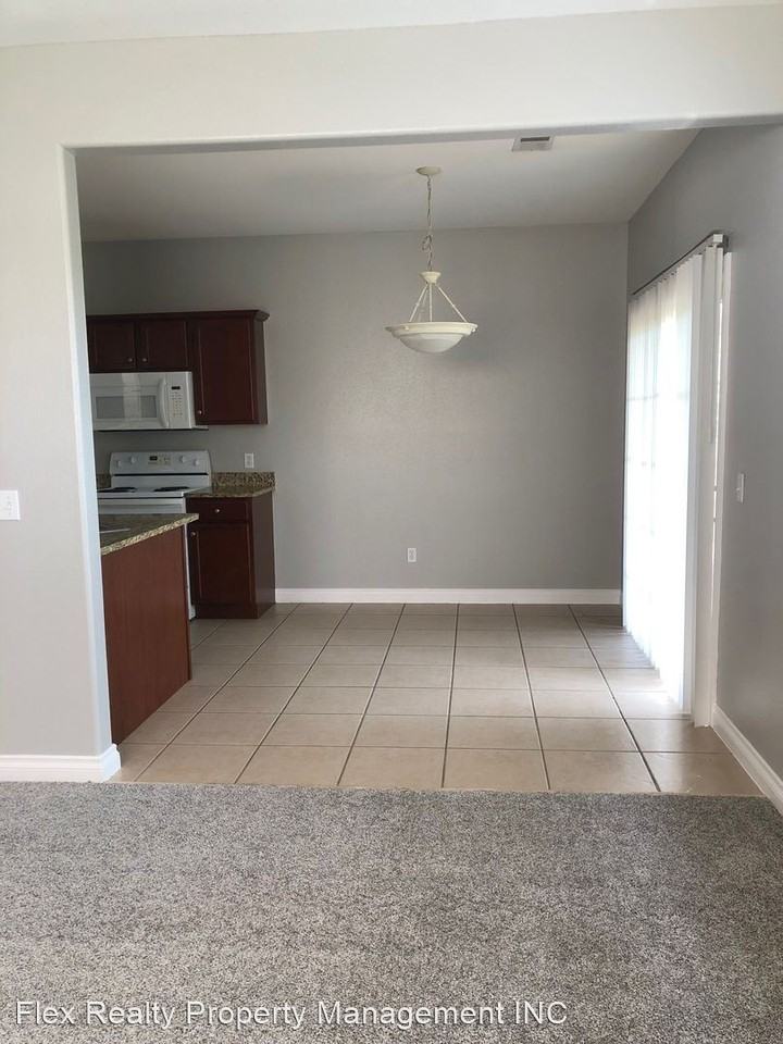 2900 Floex Dr - Photo 3 of 12