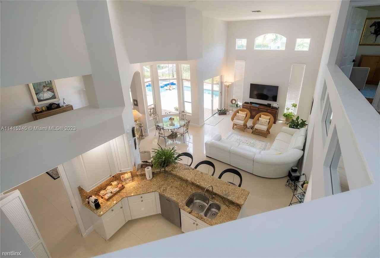 10849 Bal Harbor Dr - Photo 2 of 22