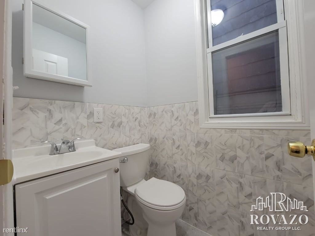 426 S 17th St - Photo 2 of 7