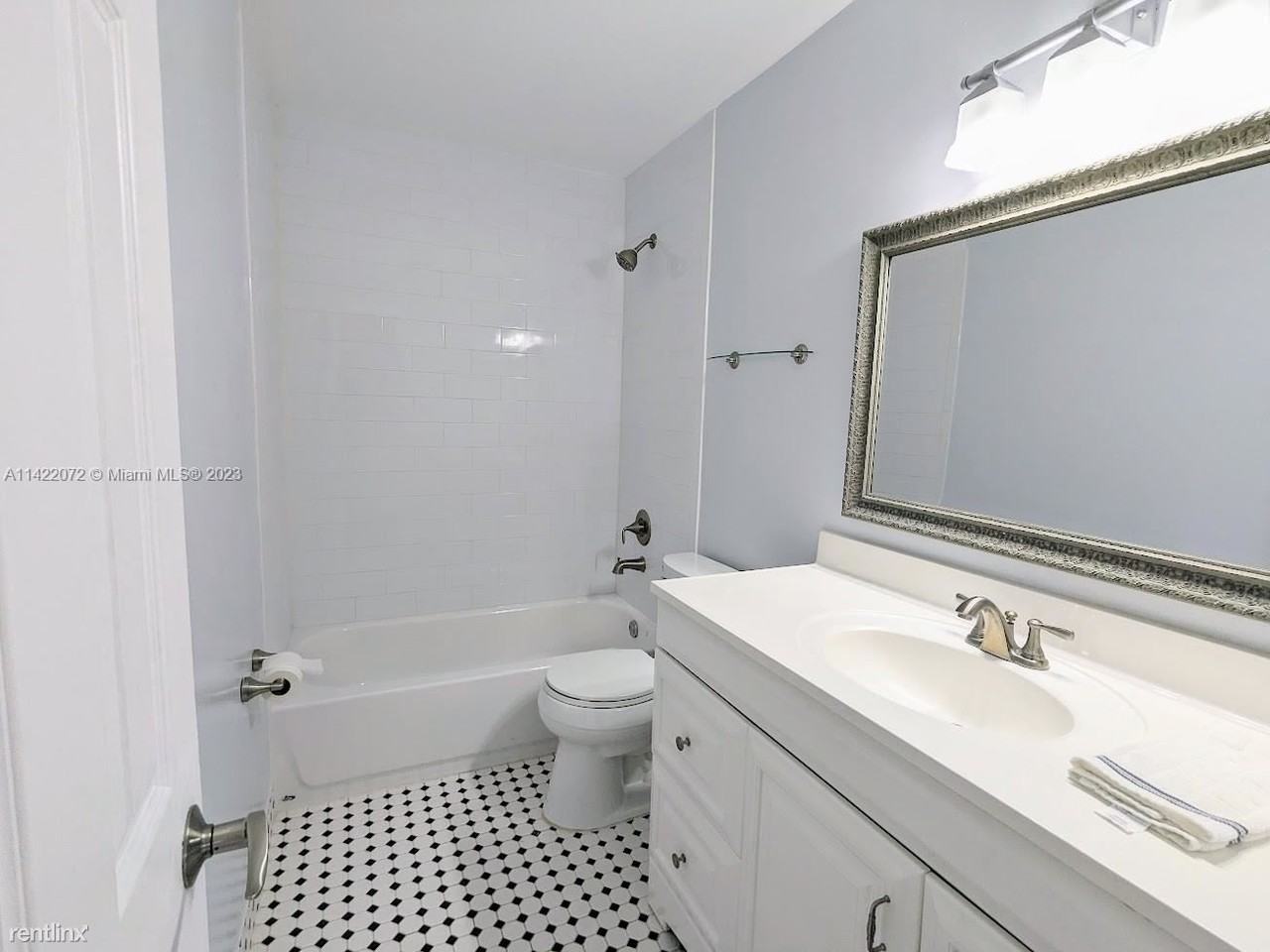 7431 Sw 135th Ave - Photo 3 of 10