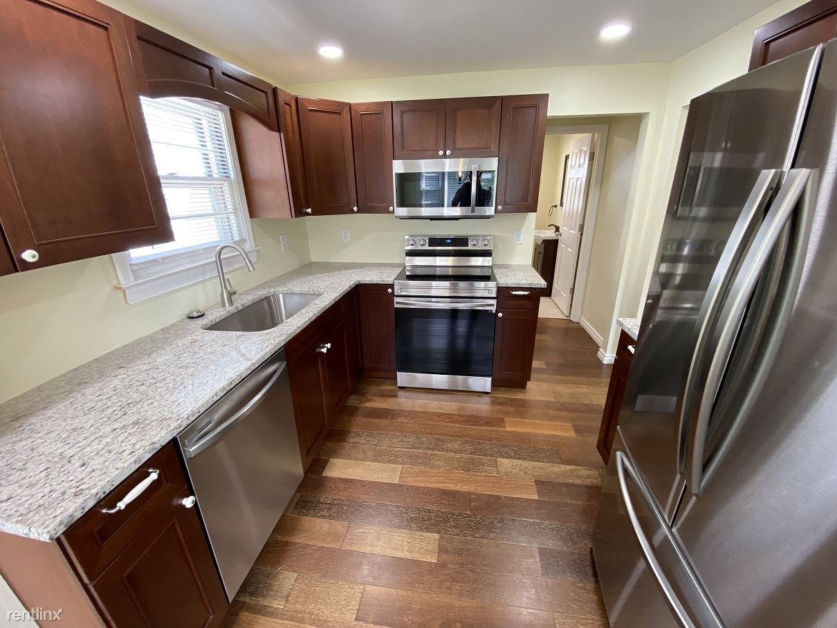 14736 Haggerty Rd - Photo 3 of 17