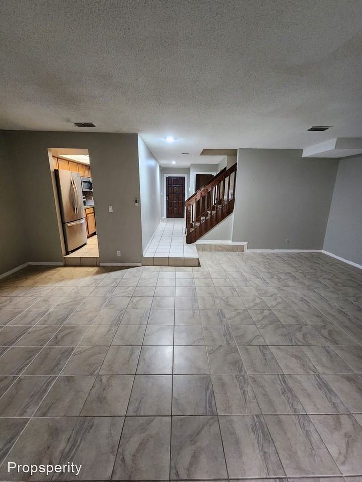 1904 Cashew Courtway - Photo 3 of 12