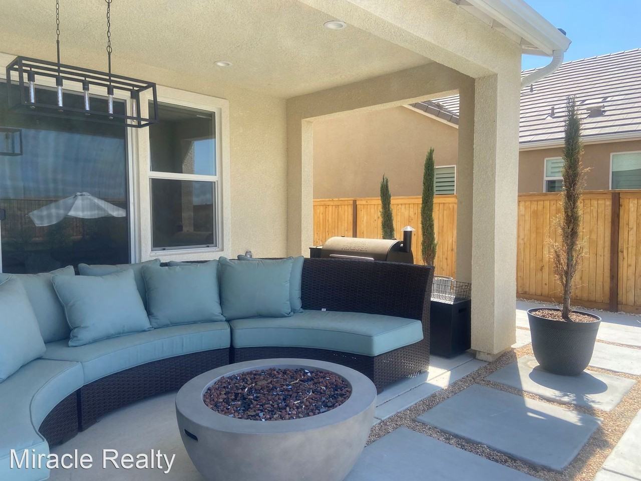 539 Overstone Ave - Photo 2 of 15