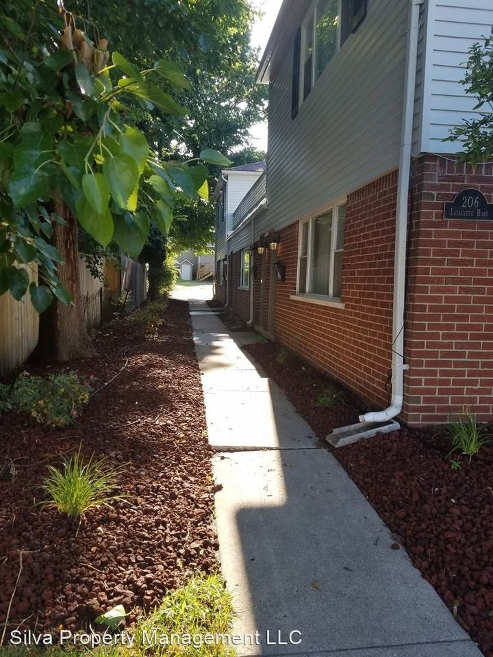 206 N Lafayette - Photo 2 of 6