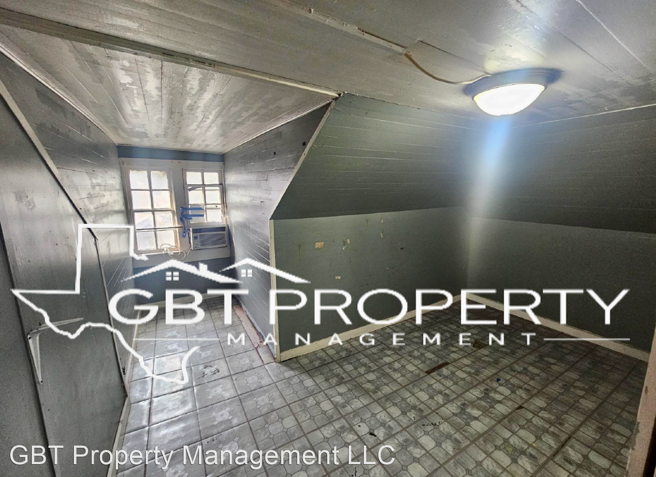 210 Adams Ave - Photo 3 of 6