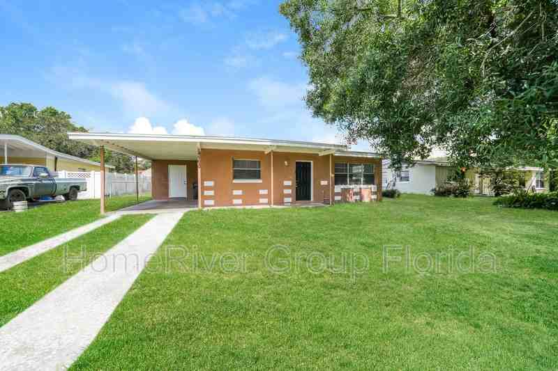 4903 S 85th St - Photo 2 of 18