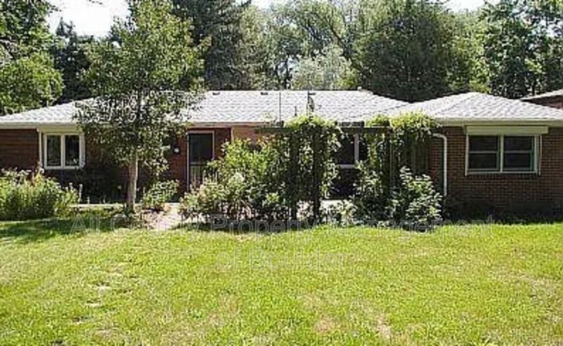 385 22nd St - Photo 2 of 5