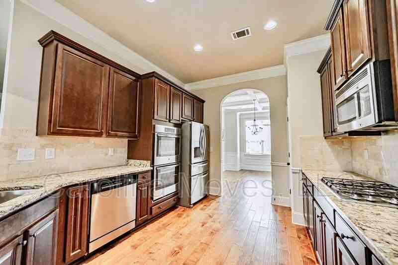 200 Sunnybrook Ln - Photo 4 of 25