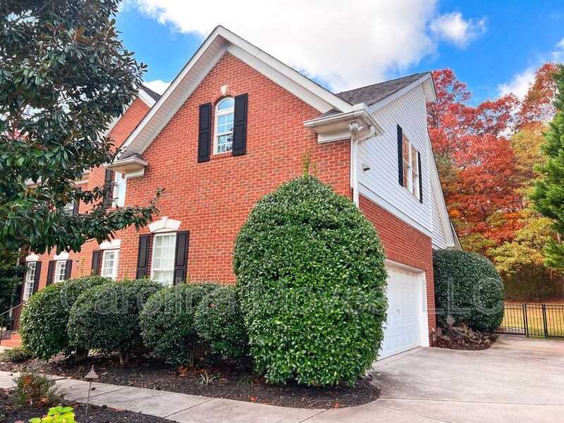 702 Carriage Hill Rd - Photo 3 of 27