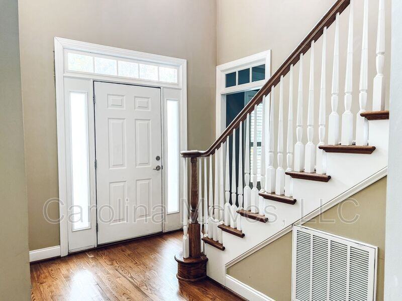 702 Carriage Hill Rd - Photo 4 of 27
