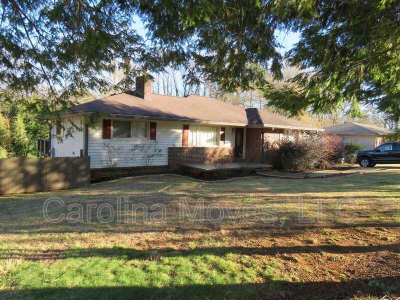 210 Montis Dr - Photo 4 of 23