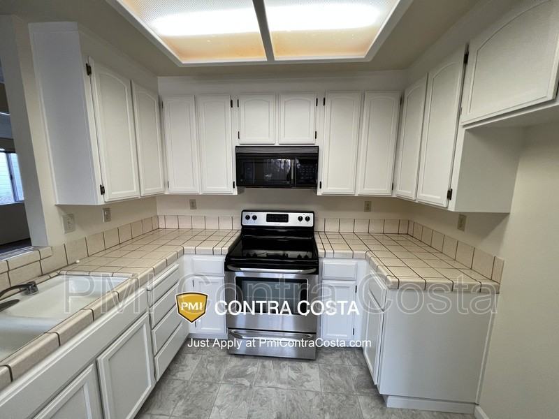 2047 Cunningham Way - Photo 2 of 30