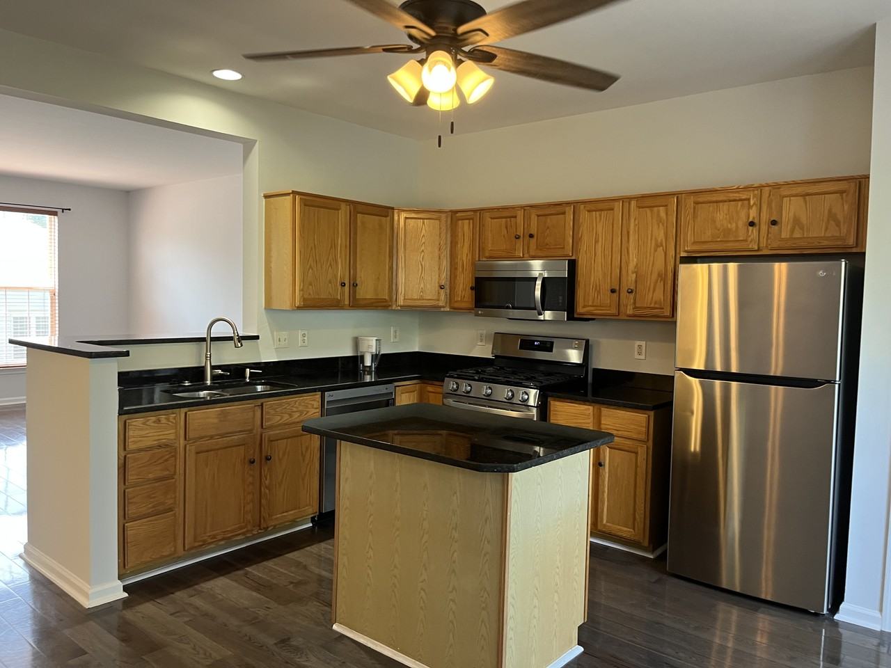 7016 Manahoac Pl - Photo 4 of 33