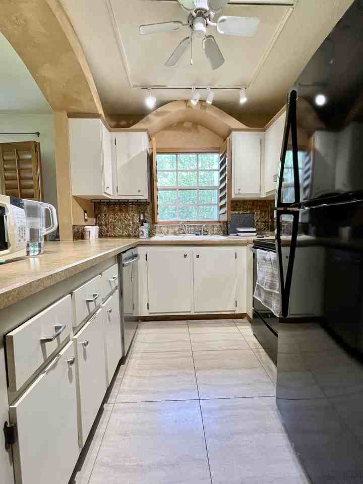 420 N Bayshore Blvd #102 - Photo 2 of 23
