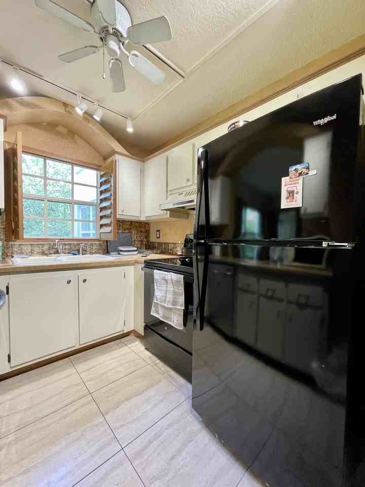 420 N Bayshore Blvd #102 - Photo 3 of 23