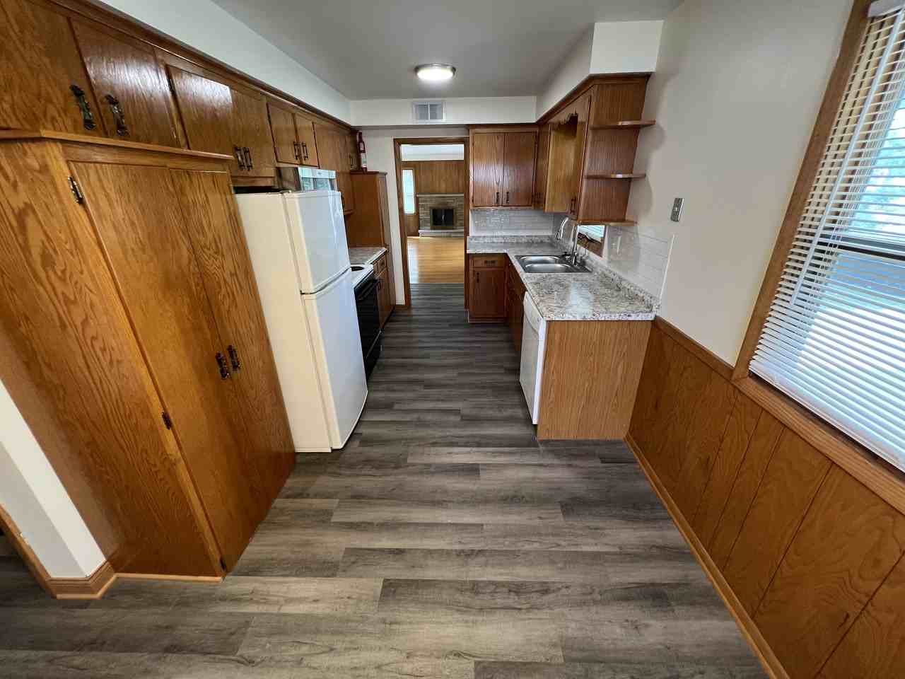 3121 Roosevelt St Ne - Photo 5 of 22