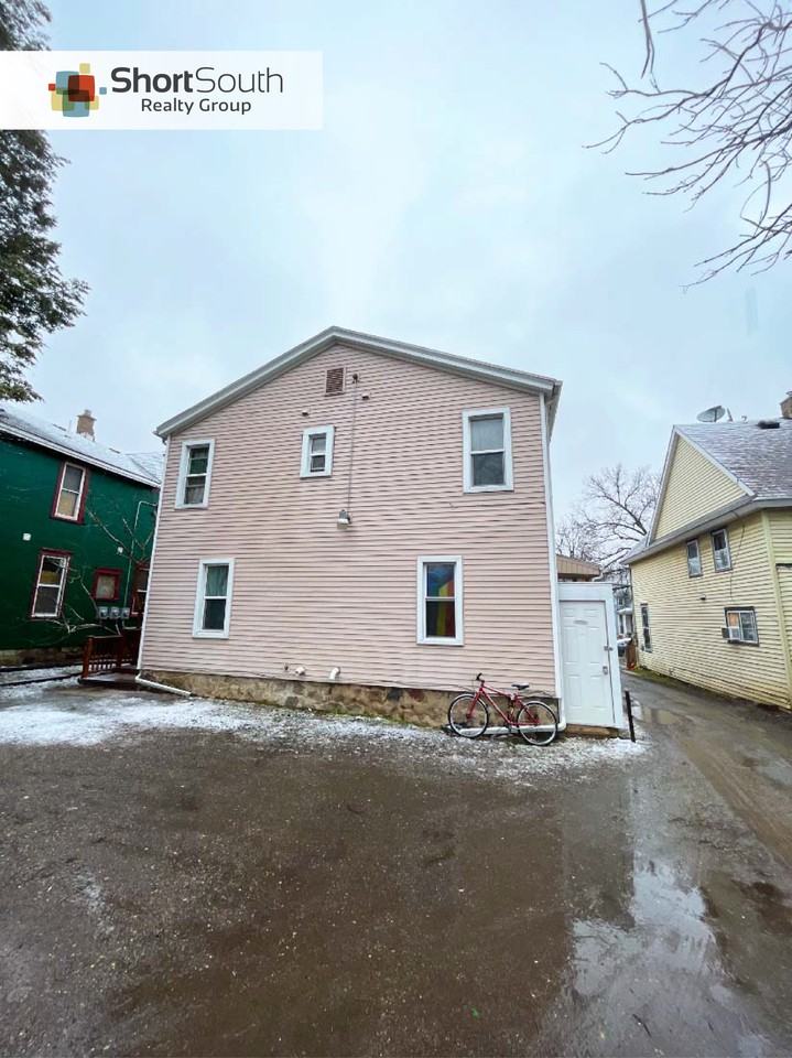 914 Eureka St - Photo 3 of 3