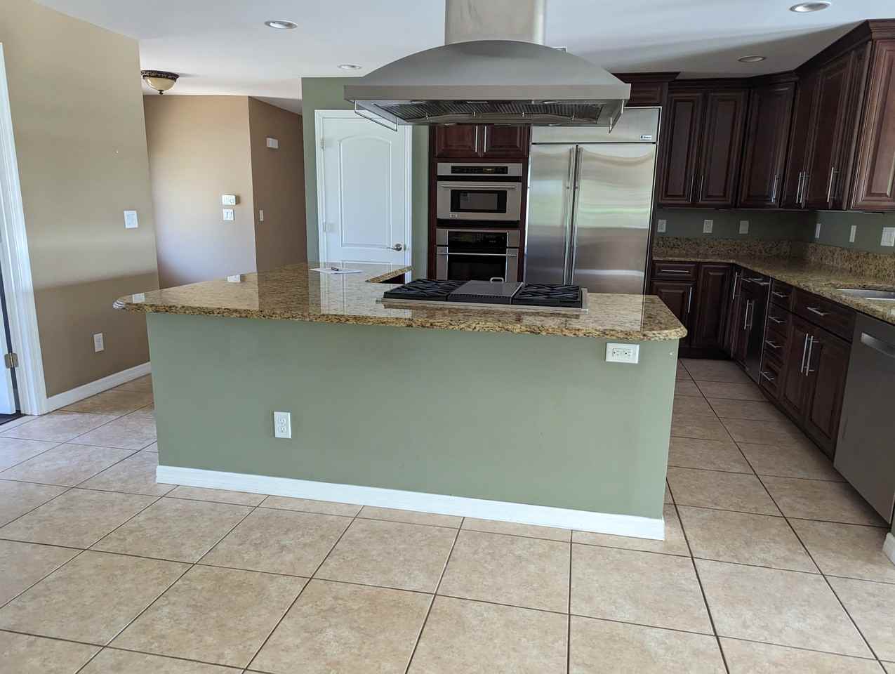 1926 Montana Ave Ne - Photo 2 of 22